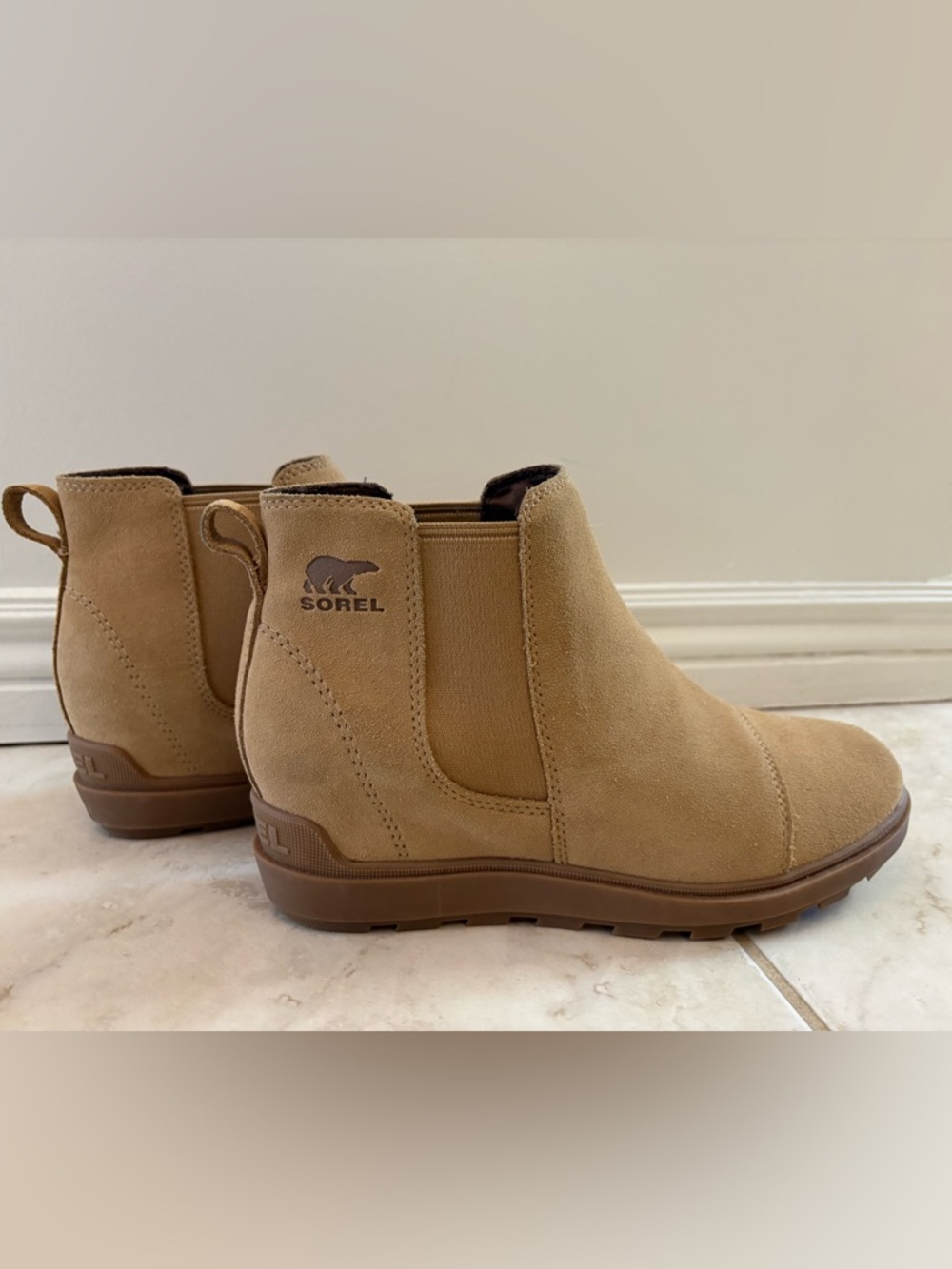 Sorel Women's Evie II Chelsea Boots (Caribou Buff, Gum)